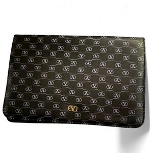 Vintage Valentino Logo Crossbody Bag – Black with Gold Chain